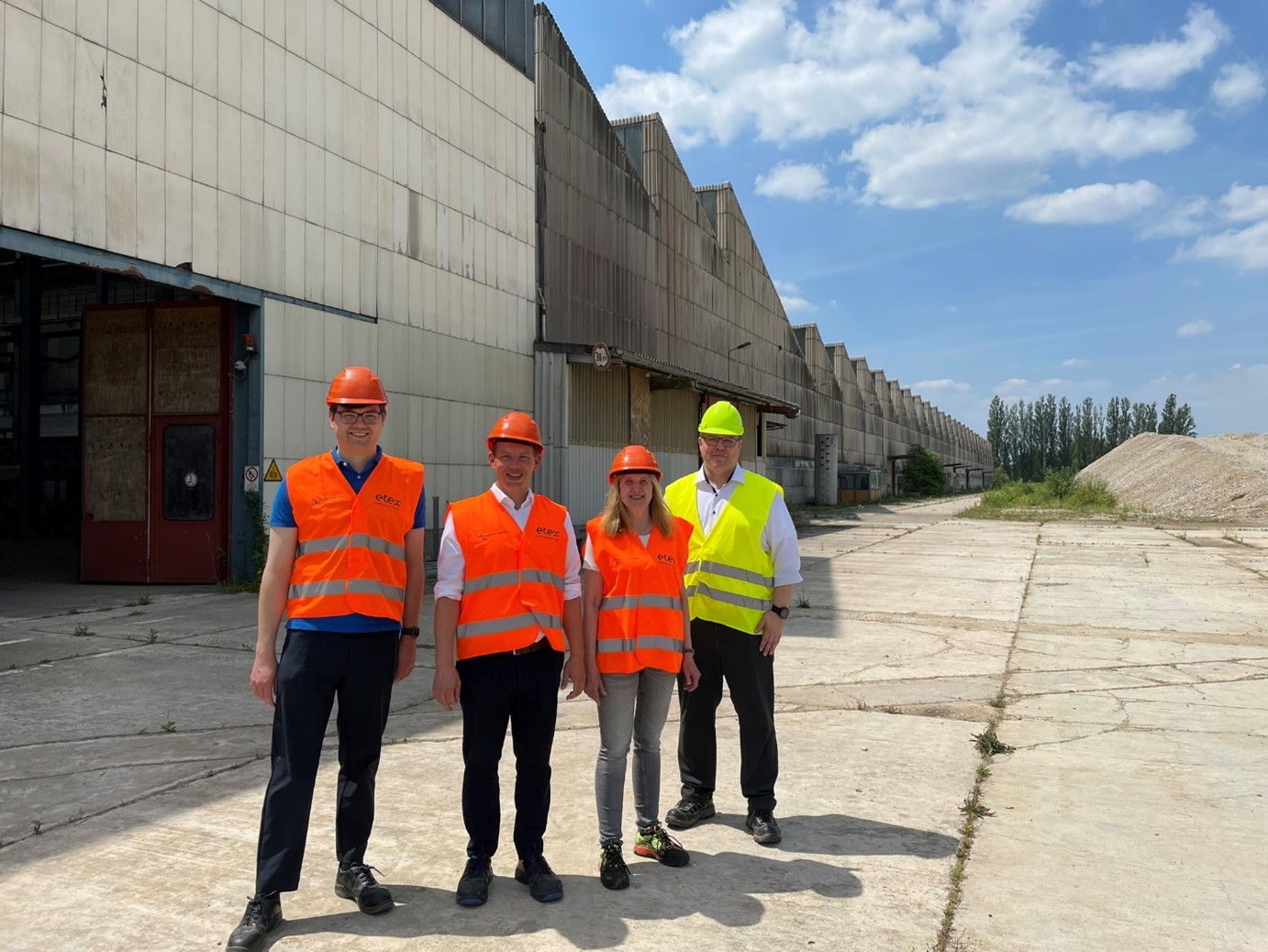 Auf dem Bild sind zu sehen: v.l. Tim Nusser Stadtrat Heidelberg; Friedrich Haag, Landtagsabgeordneter; Claudia Felden Bürgermeisterin und stellvertretende Verbandsvorsitzende und Thorsten Krema, ETEX Holding GmbH